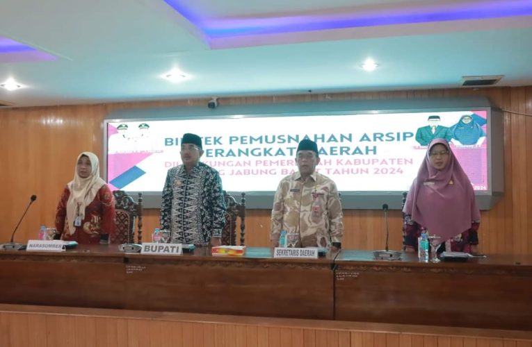 Bupati Resmi Buka Bimtek Pemusnahan Arsip di Lingkungan Pemkab Tanjab Barat