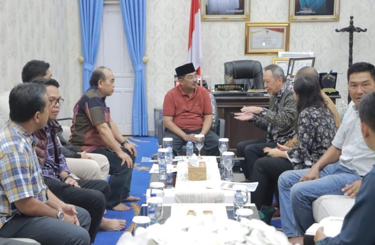 Bupati Tanjabbar Terima Kunjungan Calon Investor Jepang Bahas Potensi Perikanan Udang Mantis