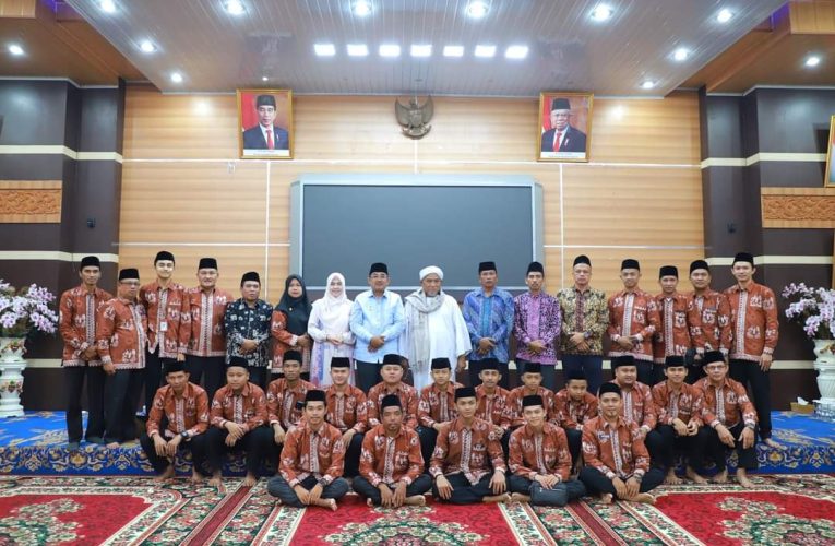 Ketua DPRD Sementara Tanjabbar Hadiri Pelepasan Kafilah MTQ Ke-57 Tingkat Provinsi Jambi 