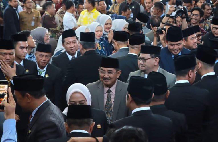 Bupati Tanjabbar Hadiri Pelantikan Anggota DPRD Provinsi Jambi 