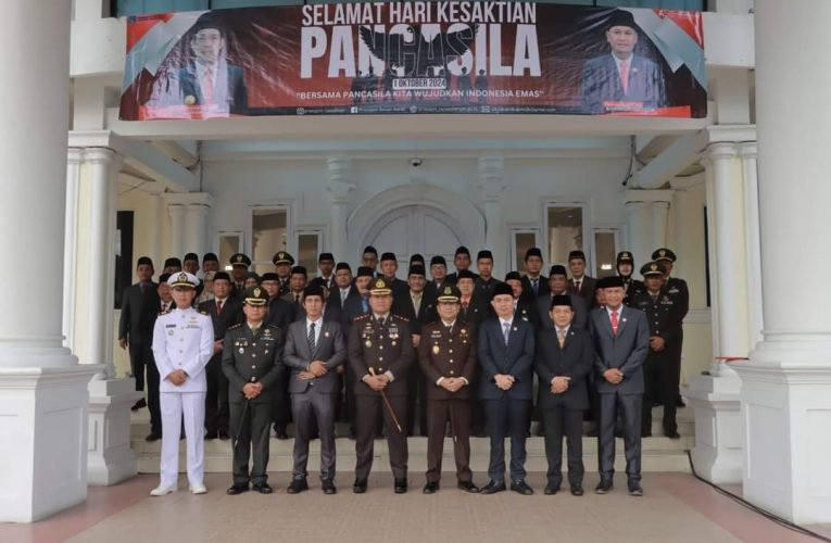 Ketua DPRD Sementara Tanjabbar Bacakan Pembukaan UUD 45 Upacara  Hari Kesakitan Pancasila 2024
