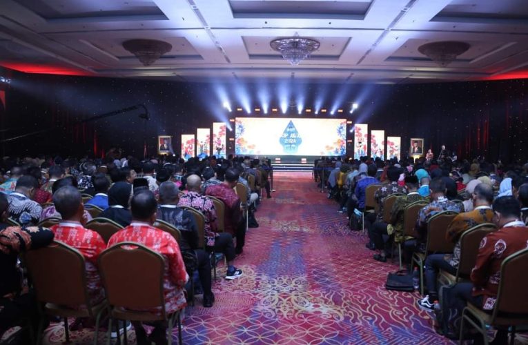 Sekda Tanjab Barat Hadiri SAKIP Award Tahun 2024