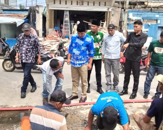 Ciptakan Kota Bebas Genangan, Bupati Anwar Sadat Tinjau Langsung Pembersihan Drainase