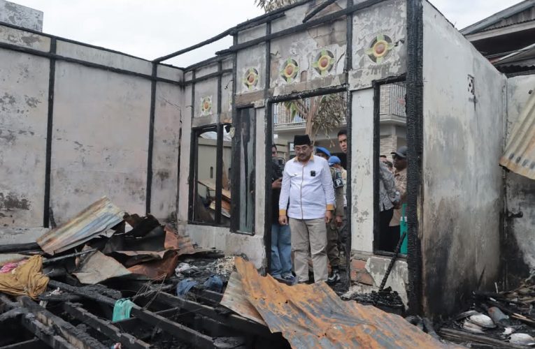 Warga Kehilangan Tempat Tinggal, Bupati Anwar Sadat Salurkan Bantuan Darurat