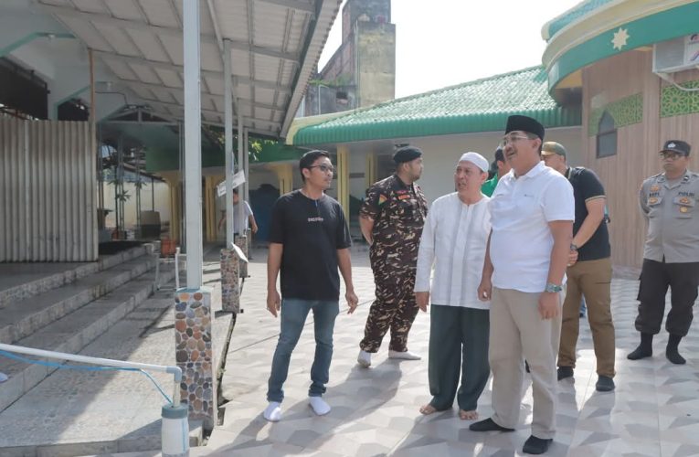 Bupati Tanjab Barat Instruksikan Gotong Royong Masjid Jelang Bulan Suci