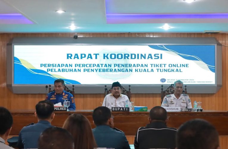 Bupati Tanjab Barat Komitmen Tingkatkan Layanan dengan Sistem Tiket Online di Pelabuhan Kuala Tungkal