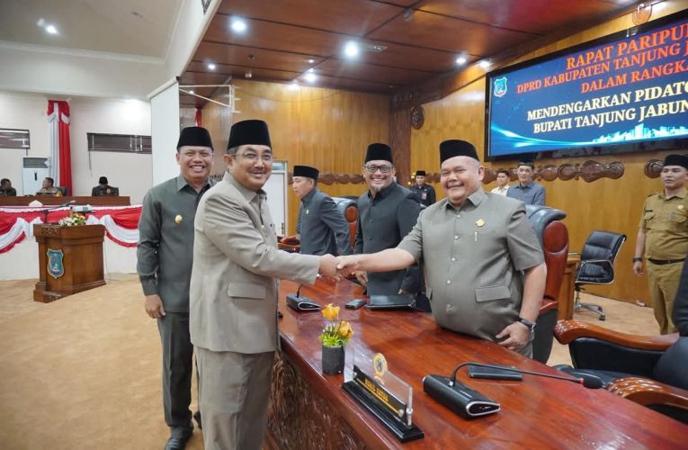 Bupati Tanjab Barat Sampaikan Visi Pembangunan 2025–2030 di Rapat Paripurna DPRD