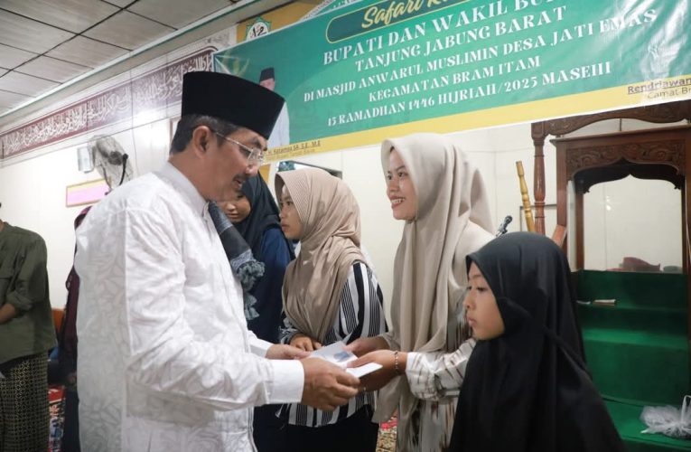 BupatiTanjab Barat k Camat dan Kades Cintai Wilayah Kerja dengan Tindakan Nyata