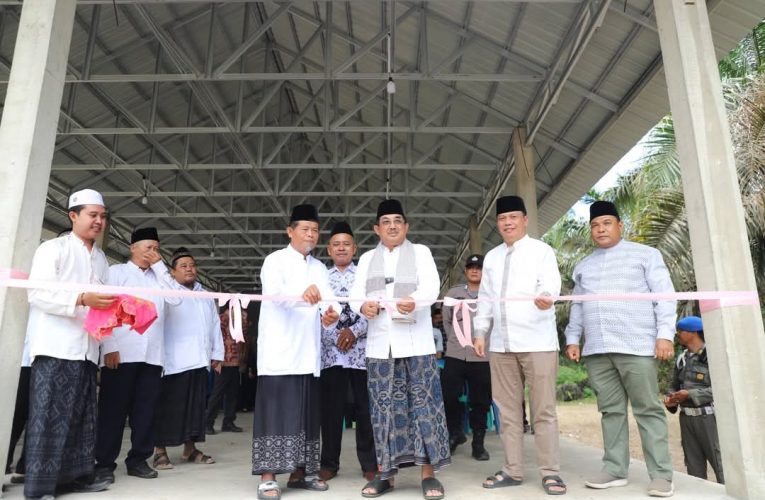 Ponpes Nurul Hikam Diresmikan, Pemkab Tanjab Barat Salurkan Bantuan Masjid dan Dukung Guru Ngaji