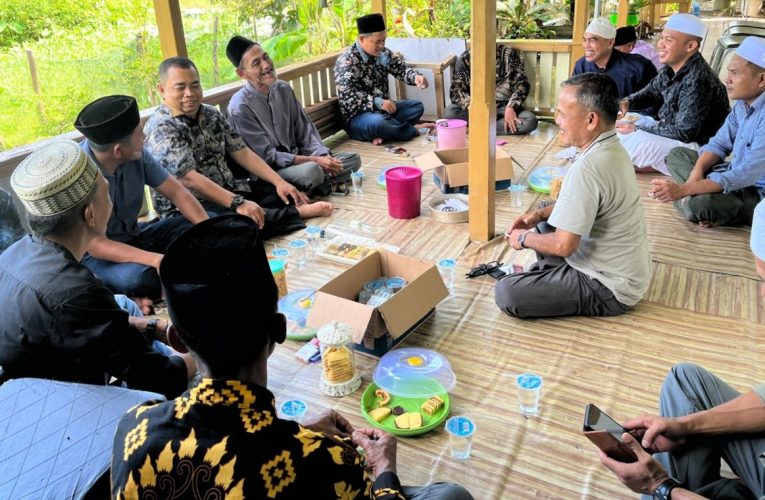 Silaturahmi Tanpa Sekat, Ketua Komisi III DPRD Tanjab Barat Rayakan Lebaran Bersama Warga