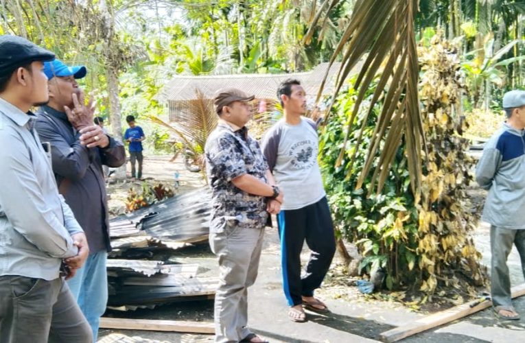 Wakil Rakyat Turut Prihatin, Albert Chaniago Dampingi Korban Kebakaran di Kuala Betara