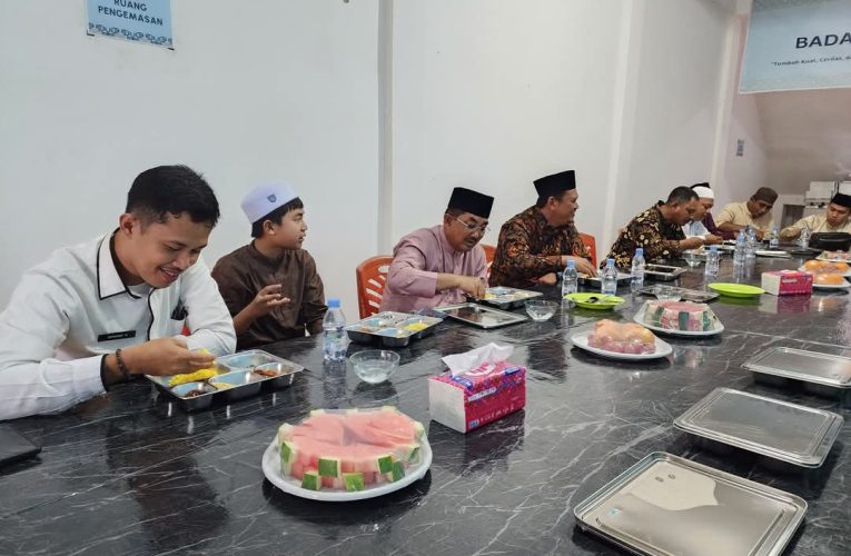 Cicipi Menu MBG, Bupati Pastikan Kualitas dan Kebersihan Dapur Standar