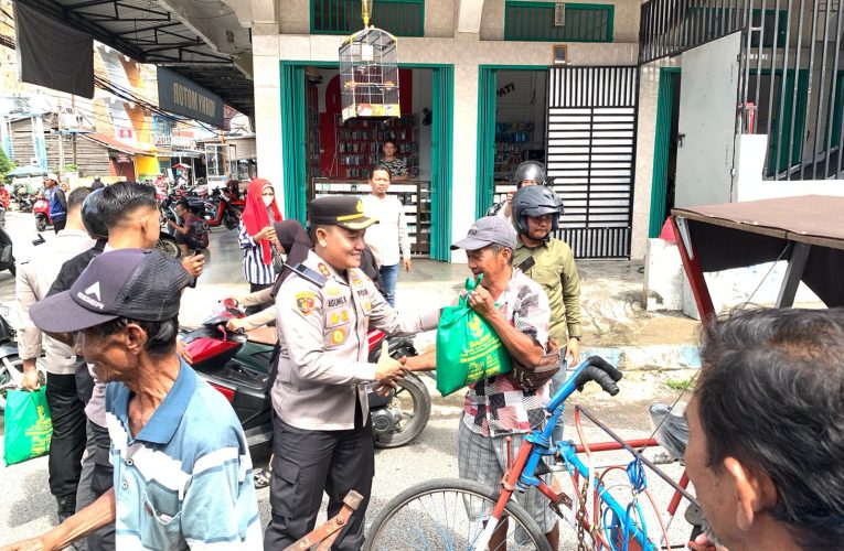 Polres Tanjab Barat Berbagi Kebahagiaan: Sembako untuk Sesama di Hari Bhayangkara ke-79
