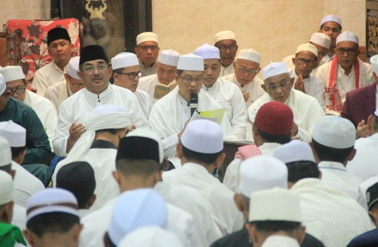 Bupati Anwar Sadat Bersama Ribuan Jamaah Hadiri Majelis Zikir dan Haul Akbar di Ponpes Al-Baqiatush Shalihat