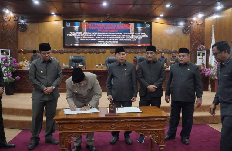 DPRD Tanjab Barat dan Pemkab Resmi Tandatangani Ranperda Perubahan APBD 2025